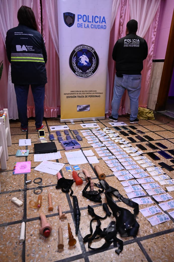 Los elementos secuestrados durante el allanamiento (Policía de la Ciudad )