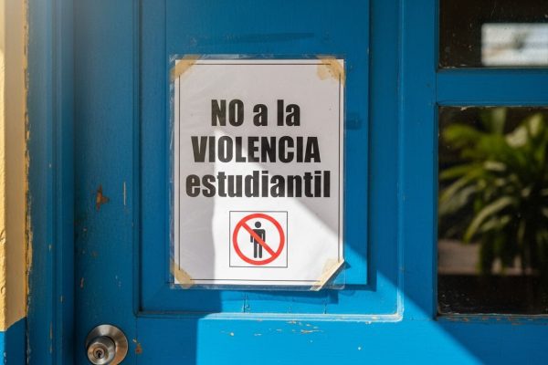 Detención provisional para dos adolescentes por tentativa de homicidio dentro de un plantel educativo en Panamá
