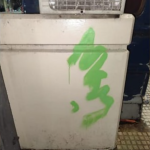 Detuvieron a un hombre por realizar pintadas con aerosol en la fachada de la AMIA