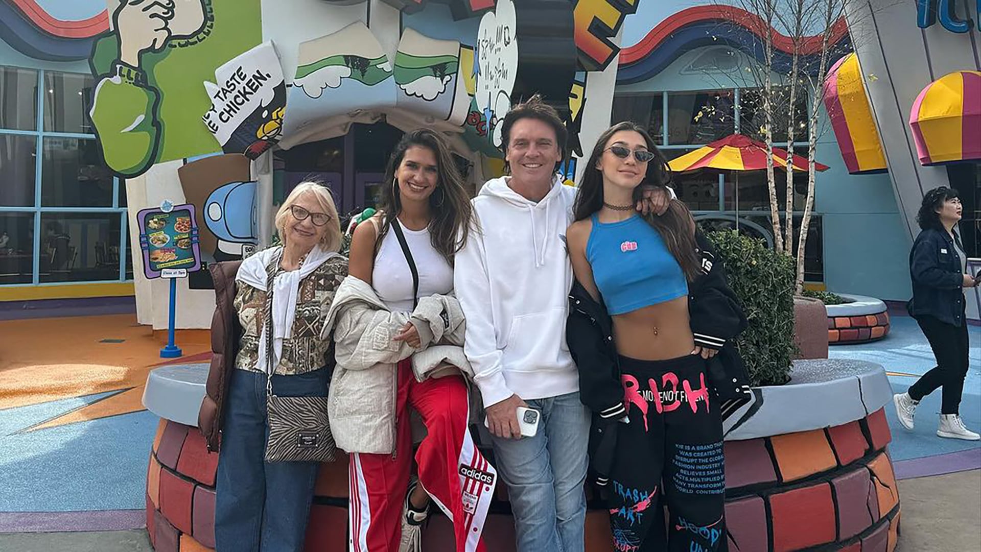 Momi Giardina junto a su hija, Juli Castro, su mamá Fanny y su ex, Diego Castro (Instagram)