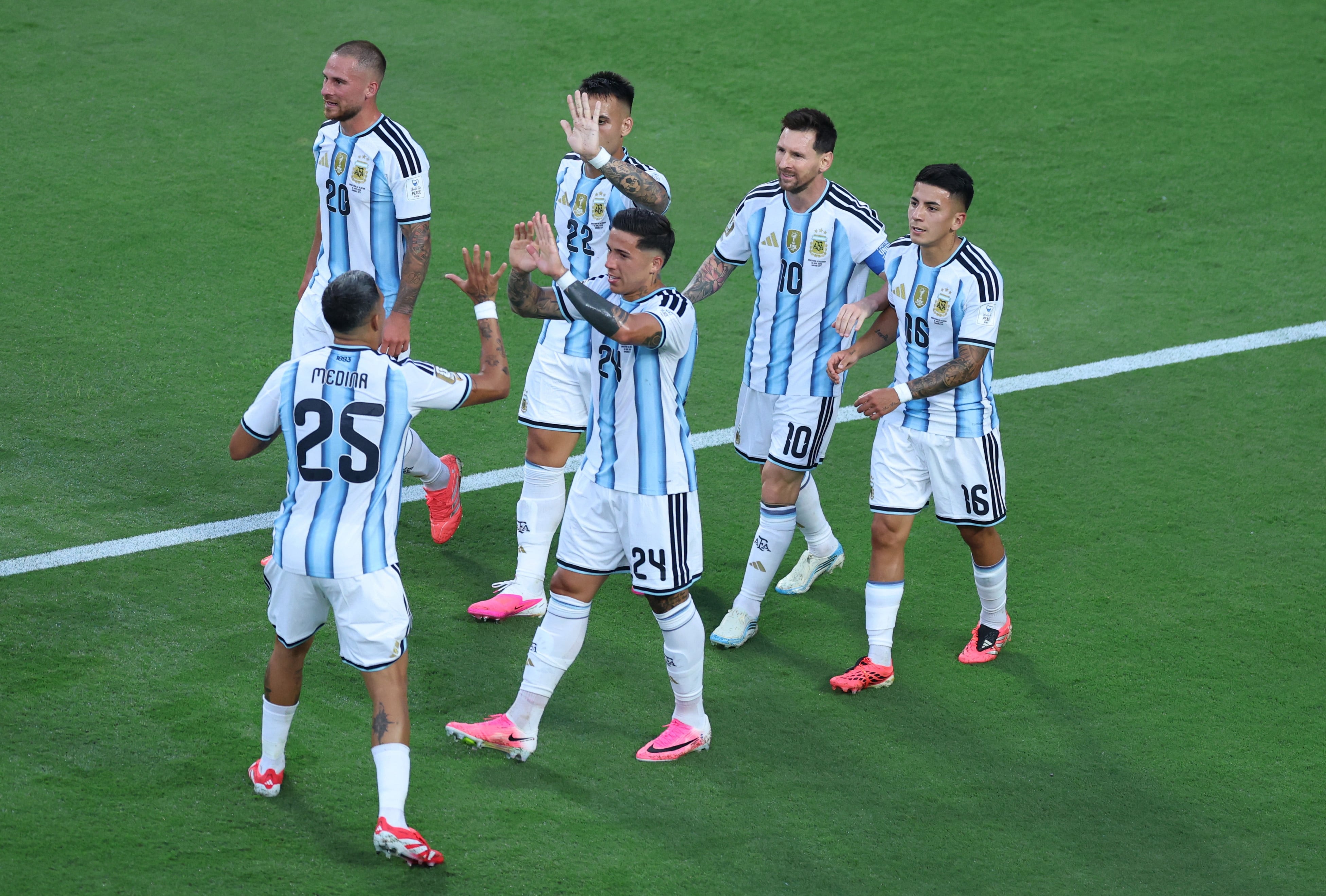 Latorre sostuvo que, salvo Lionel Messi, no vio tan bien a la Selección Argentina en los primeros dos partidos del Mundial 2026 (REUTERS/Siphiwe Sibeko)