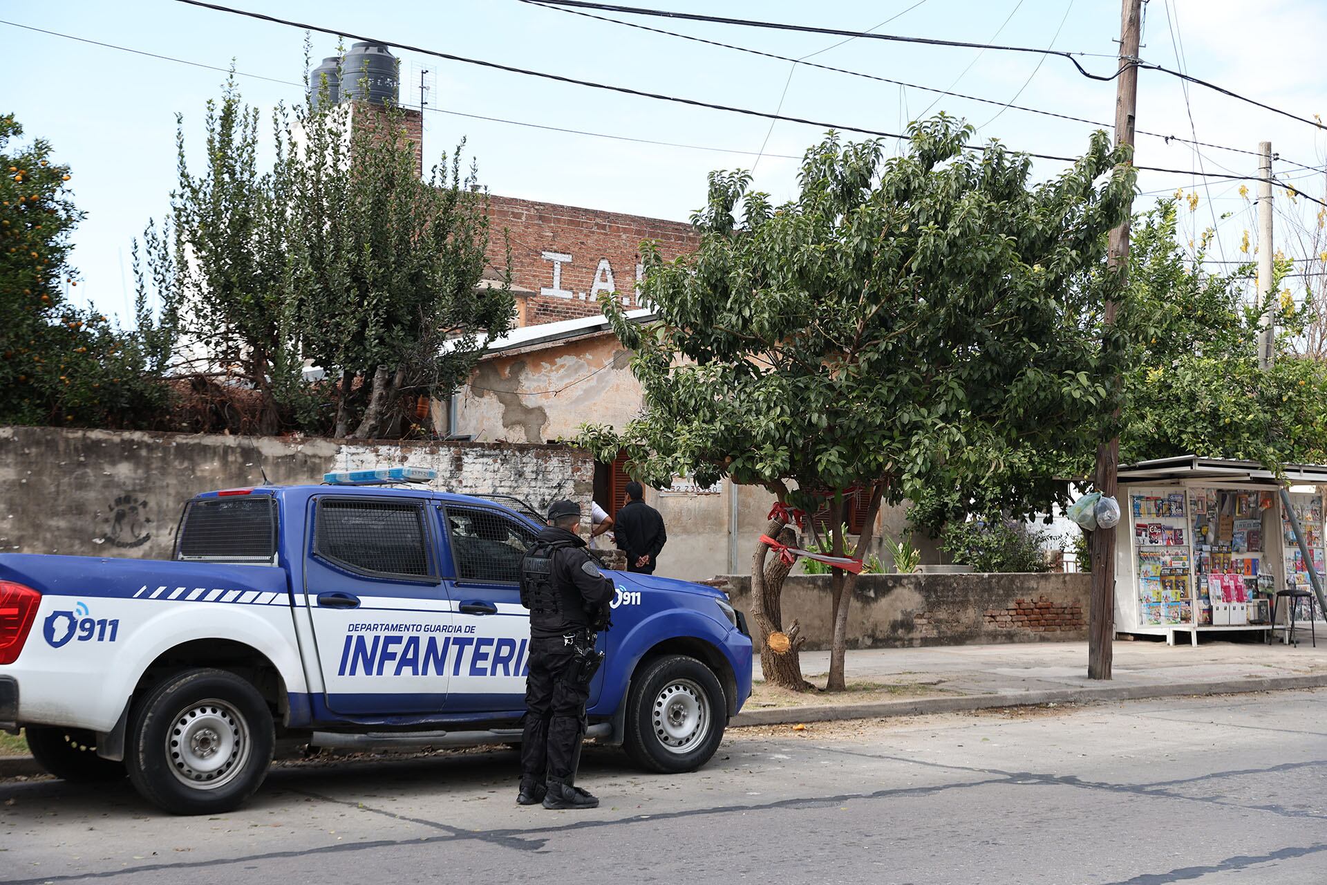 Dos hombres chocaron en Córdoba y un motochorro les robó mientras se intercambian los datos del seguro