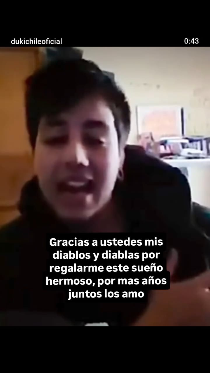 Un joven Duki en un video, con un mensaje de agradecimiento por el apoyo recibido con motivo de su cumpleaños