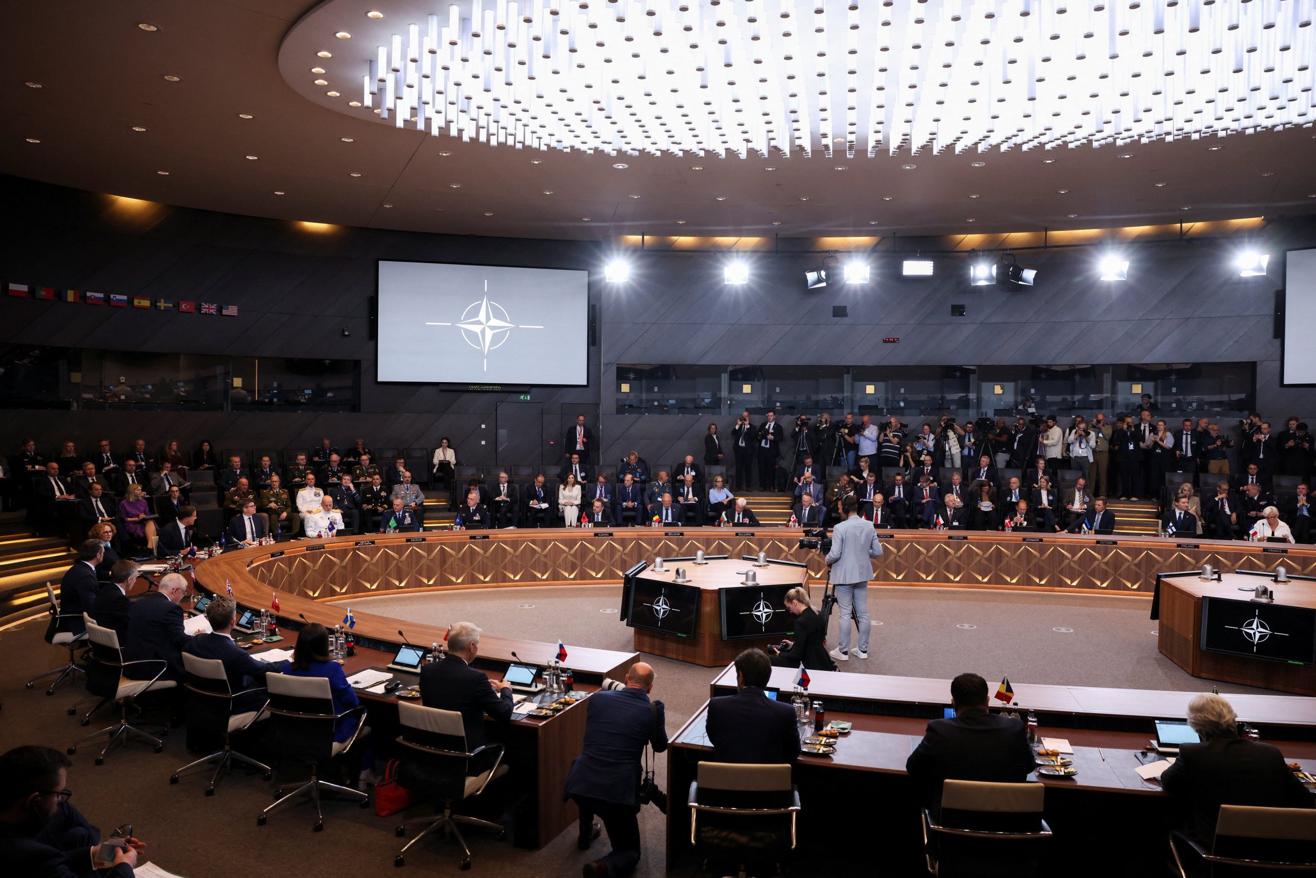EEUU exigió una OTAN de “línea dura” y avisó que señalará en público a los aliados que no hagan lo suficiente en materia de gasto militar