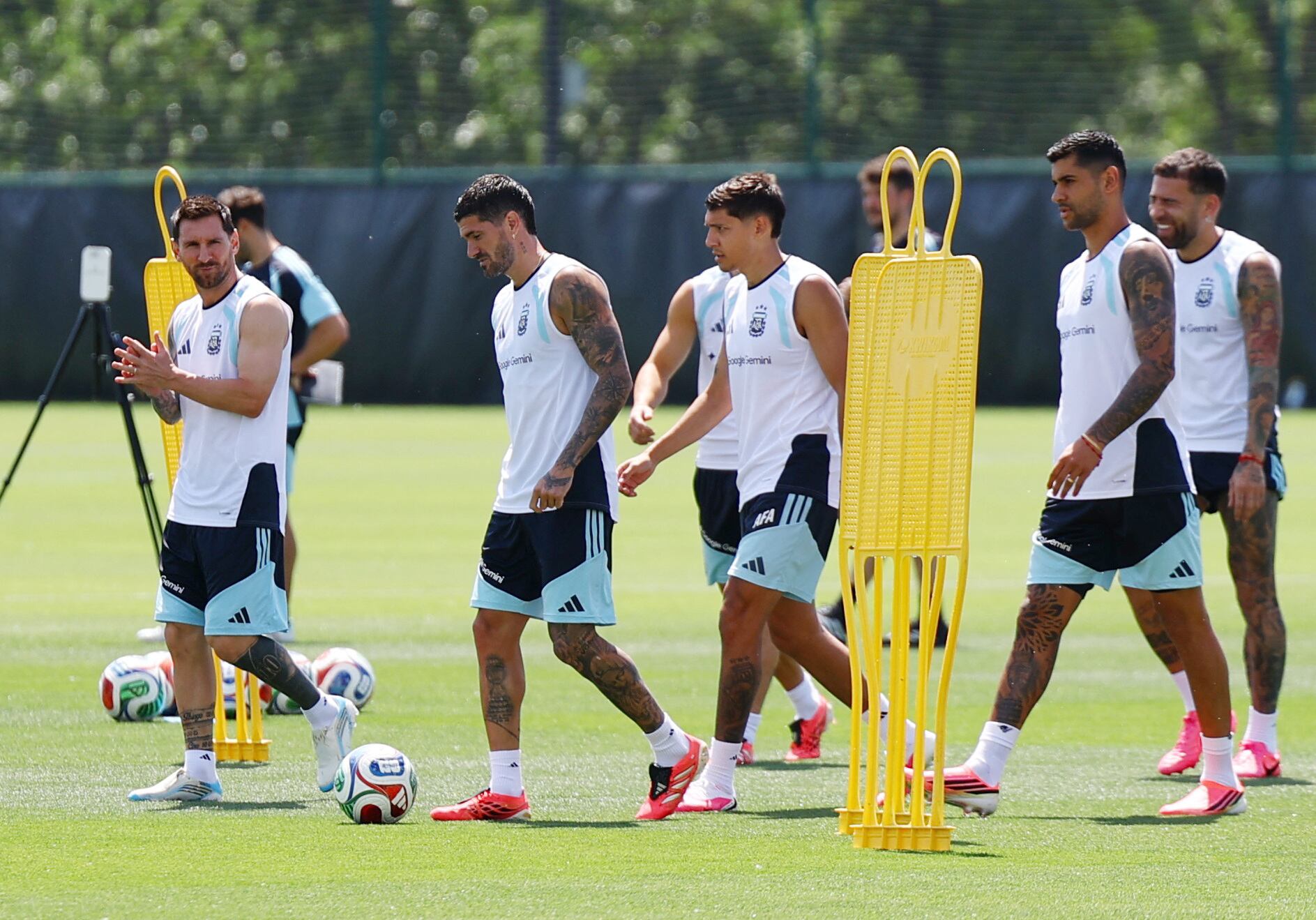 Lionel Scaloni tiene confirmado al lateral derecho para el partido ante Austria (REUTERS/Issei Kato)