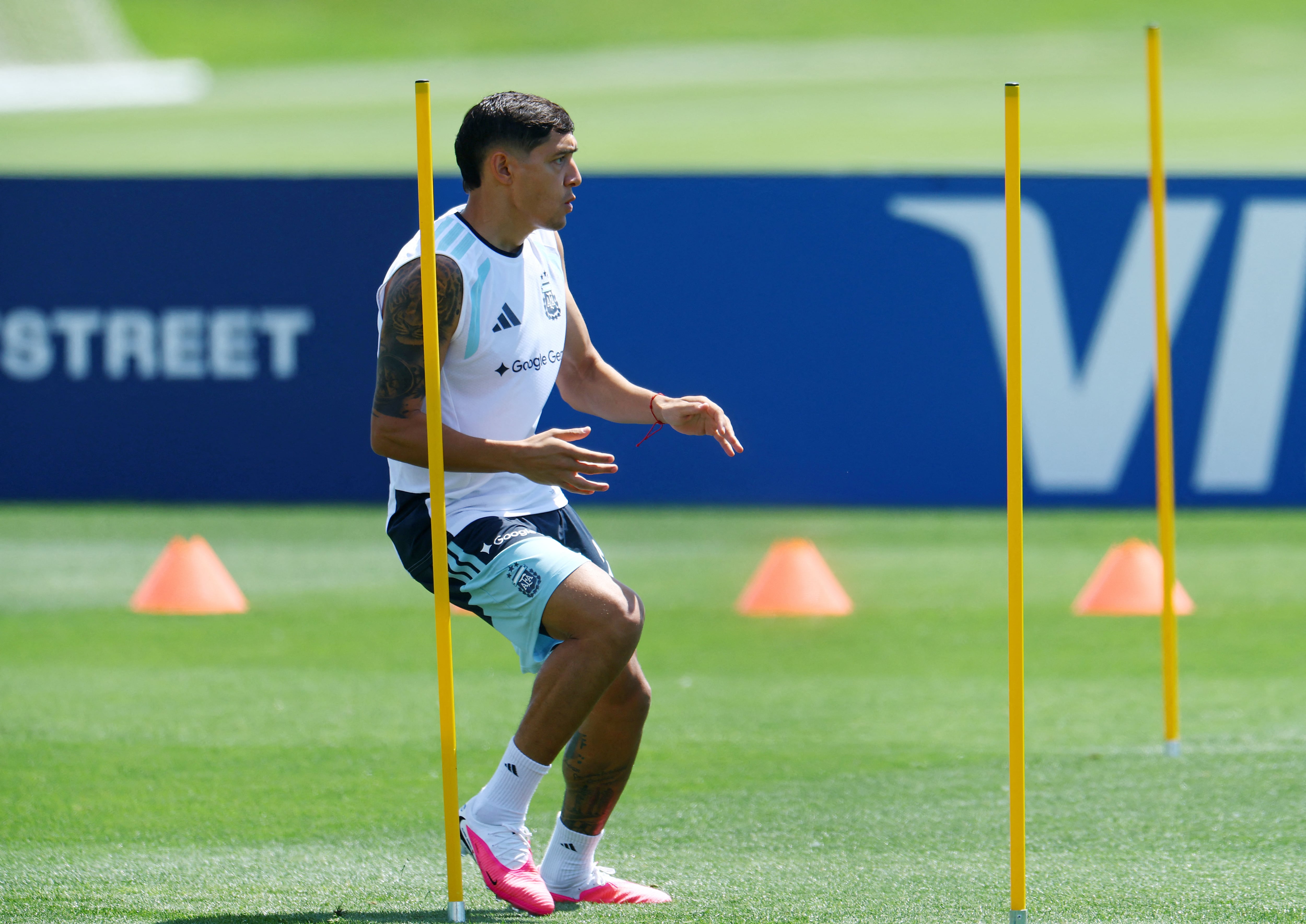 Nahuel Molina será titular en el próximo compromiso de la selección argentina en el Mundial (REUTERS/Hannah Mckay)