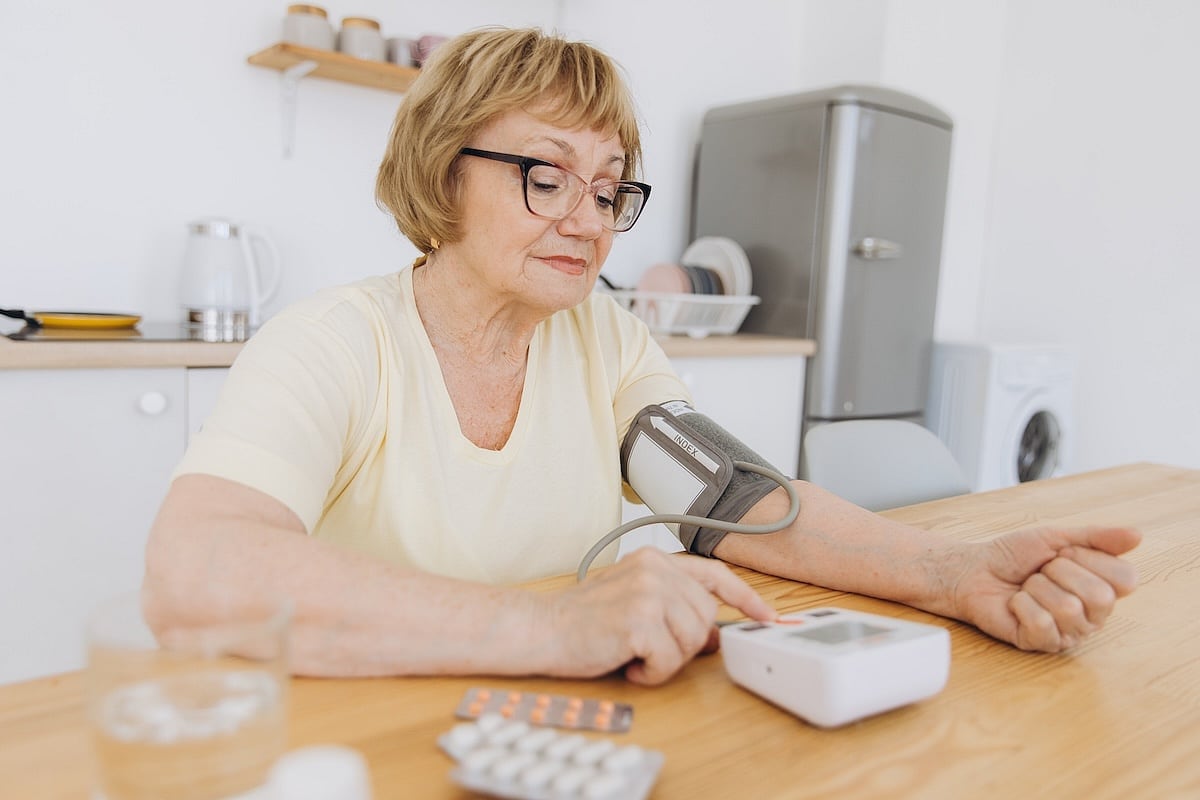 El control de la presión arterial en casa reduce el riesgo de infarto y AVC