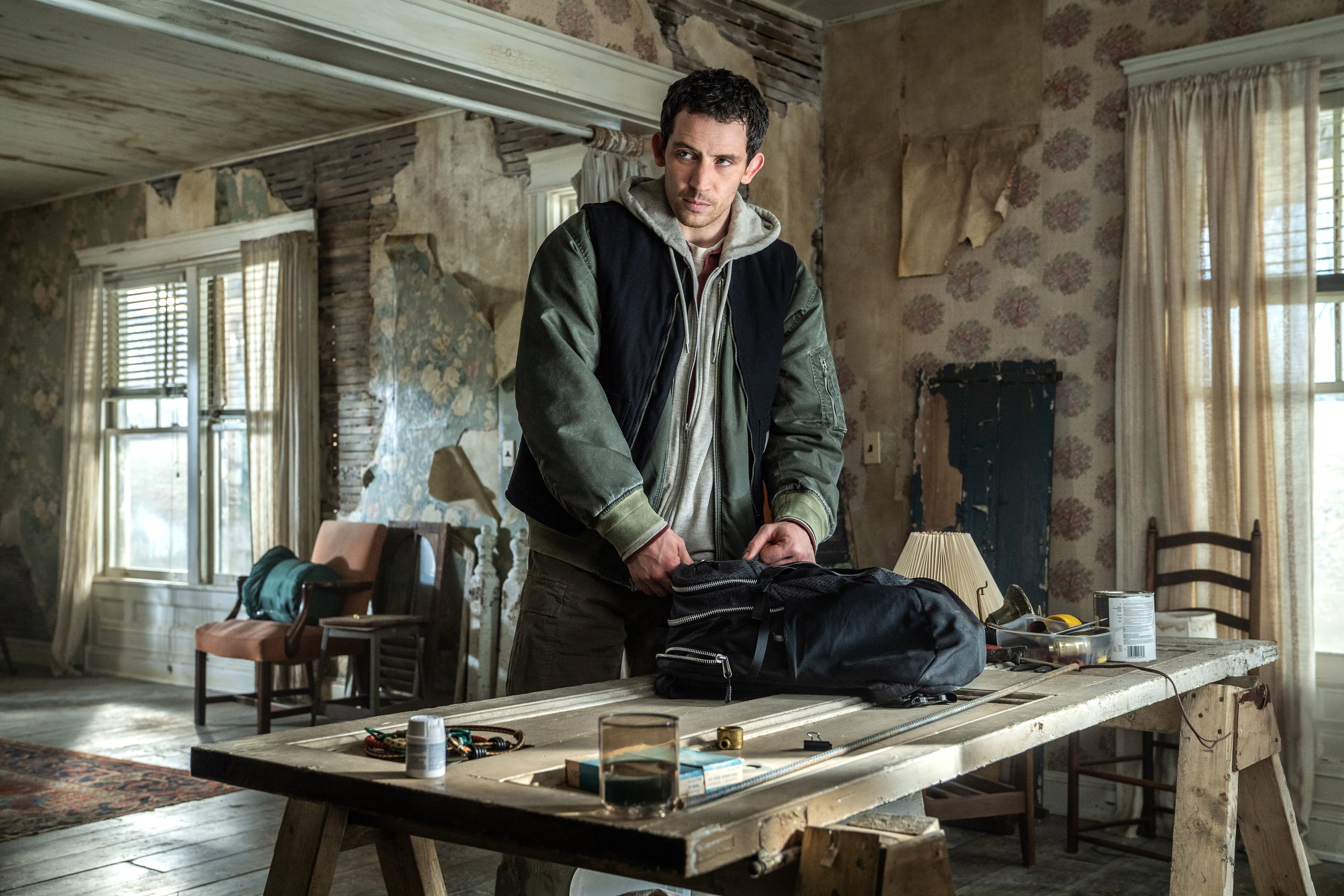 Josh O'Connor en una escena de 