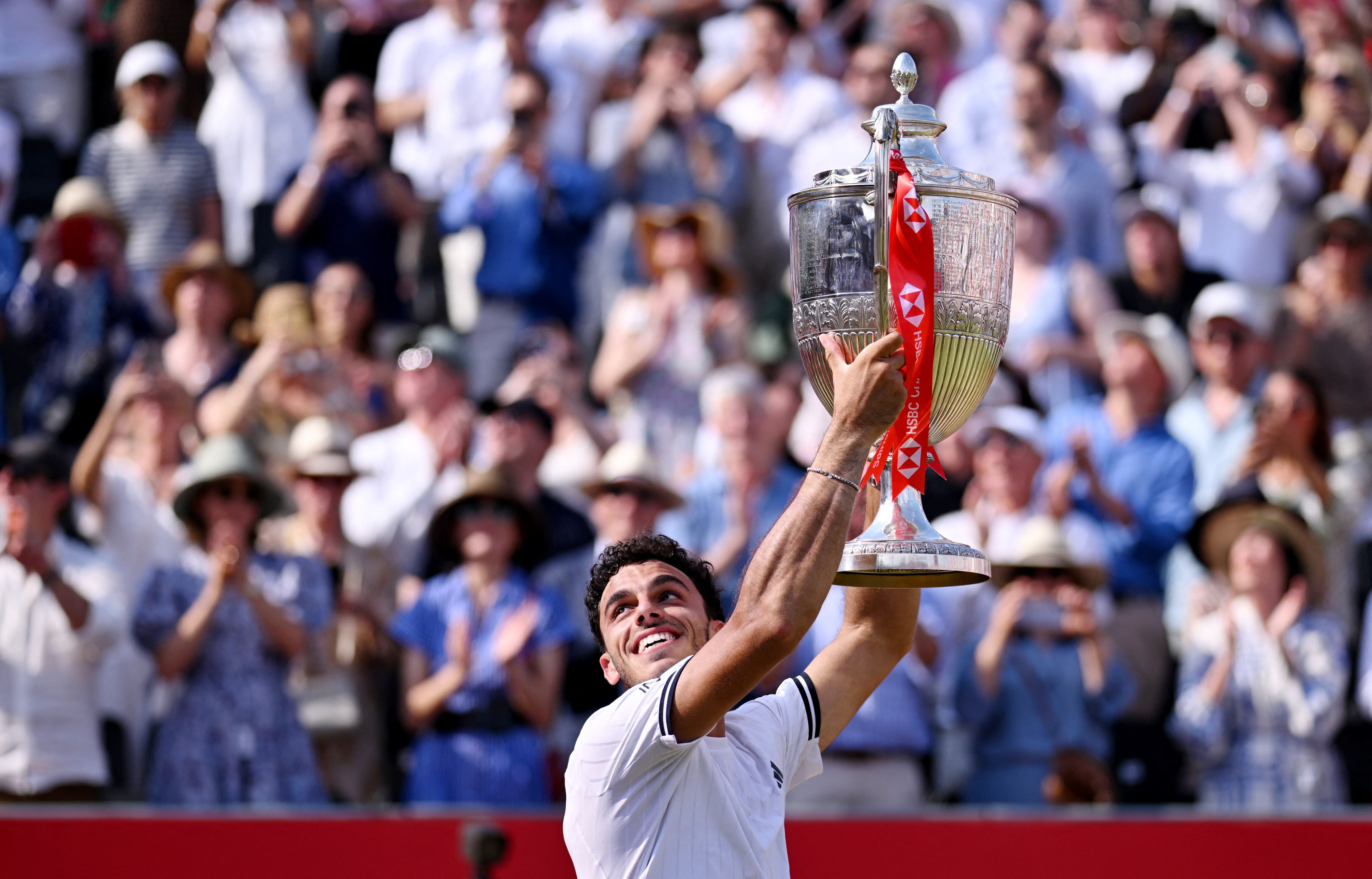 Francisco Cerúndolo levanta el trofeo más importante de su vida (Crédito: REUTERS/Jaimi Joy) 