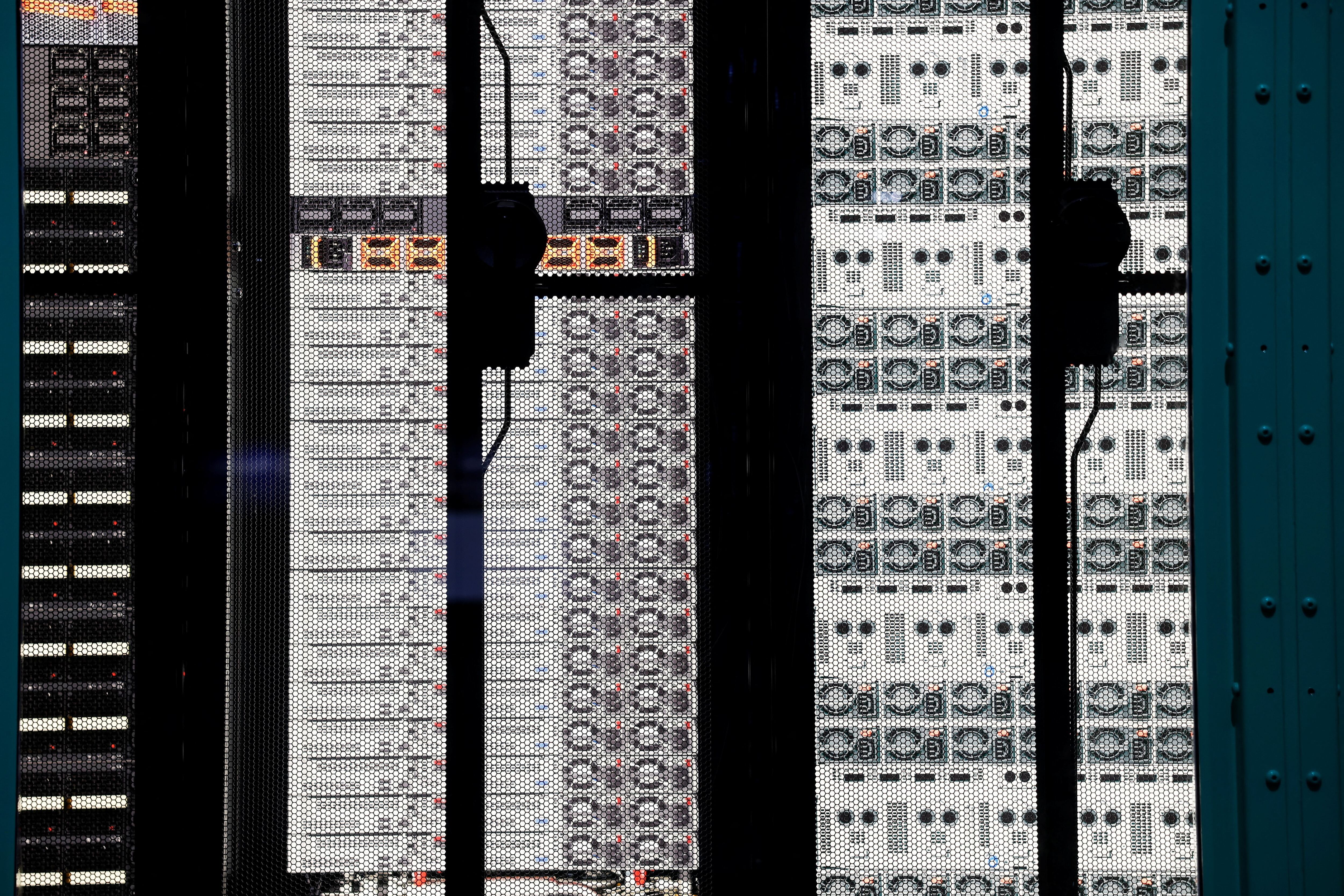 El crecimiento del procesamiento de datos exige fuentes de energía alternativas para evitar la saturación de las redes eléctricas (REUTERS/Caroline Brehman)