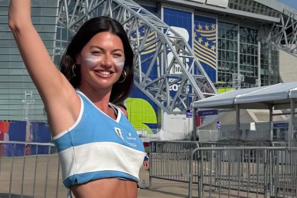 El festejo de Sofía Jujuy en el Mundial que generó una ola de críticas: “Gracias por hacerme hincha de Argentina”