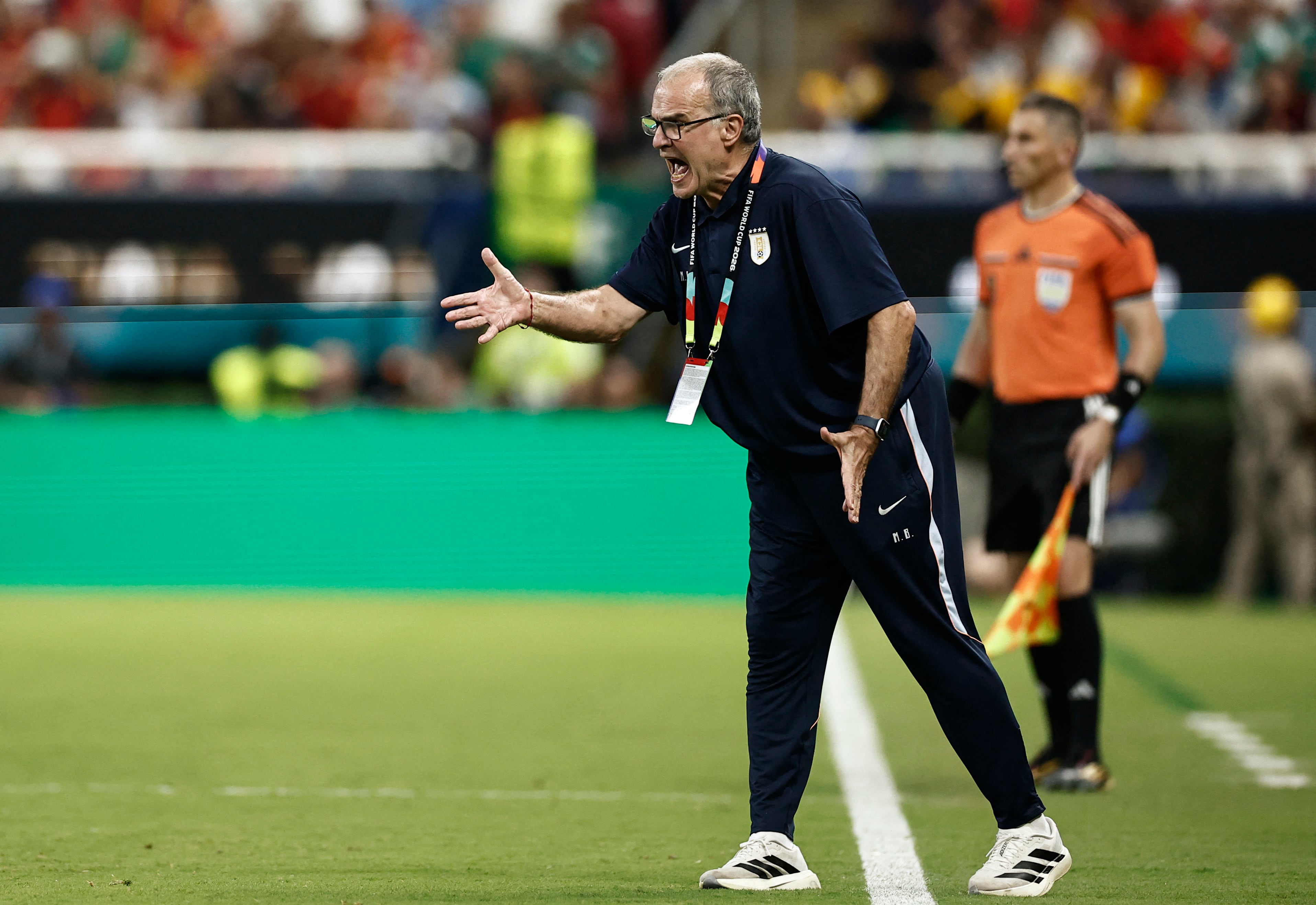 Diego Forlán señaló su posible llegada como DT al equipo dirigido por Marcelo Bielsa (Photo by Ulises RUIZ / AFP)