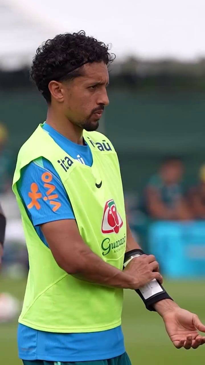 Marquinhos también utilizó el accesorio en las prácticas