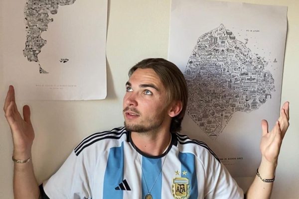 El parisino que eligió la Argentina mostró su departamento de nueve m2 a dos cuadras de la Torre Eiffel: “Lo peor no es el tamaño”
