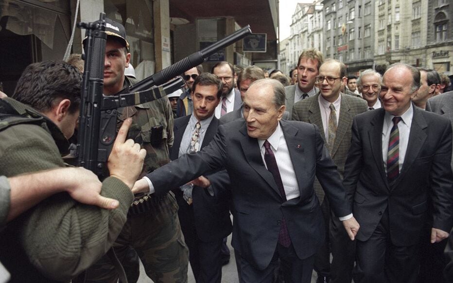 El peligroso y heroico viaje en plena guerra del Presidente de Francia a Sarajevo
