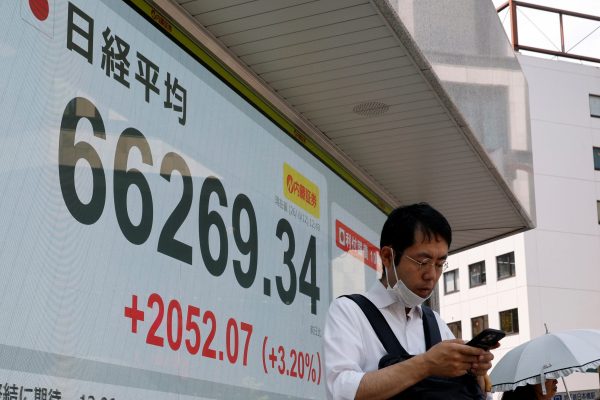 El precio del petróleo se desploma ante las expectativas de un acuerdo de paz entre Estados Unidos e Irán