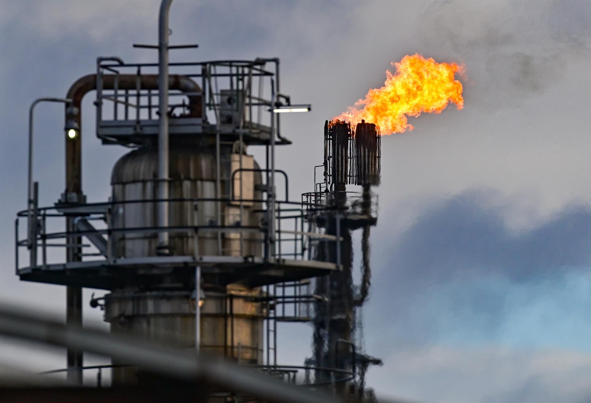 El precio del petróleo subió en una nueva escalada de tensiones en Medio Oriente (EP)