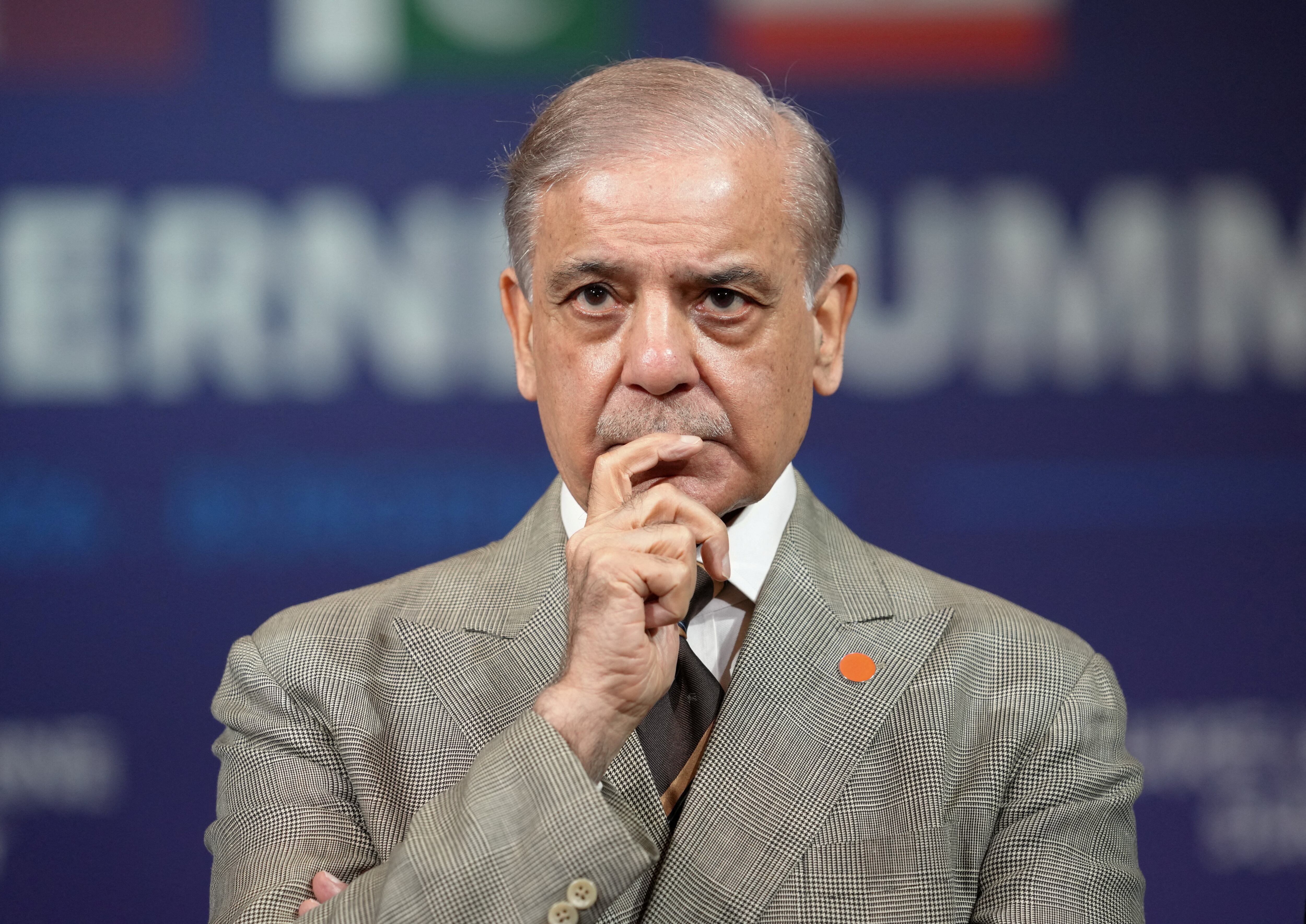 La visita del mandatario iraní fue por invitación del primer ministro paquistaní, Shehbaz Sharif, según informó el Ministerio de Exteriores de Pakistán (REUTERS)