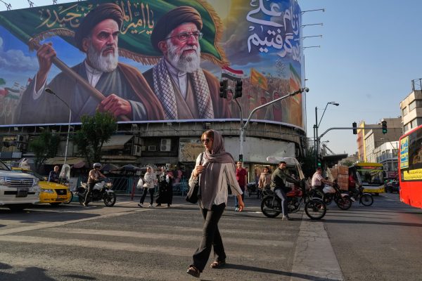 El régimen de Irán defendió sus ataques contra Israel pero mantiene abierta la vía diplomática