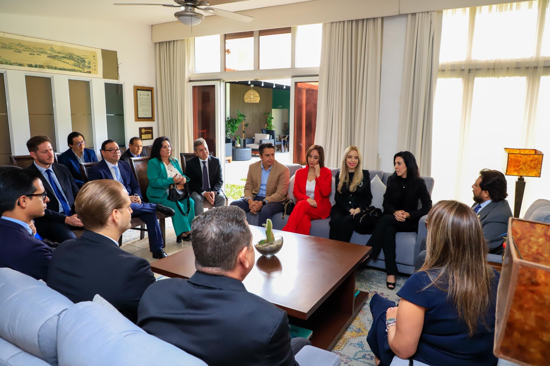 El Salvador recibió a una delegación de más de 15 empresarios de Bolivia con interés en inversión extranjera y expansión de operaciones./ (Vicepresidencia de la República)