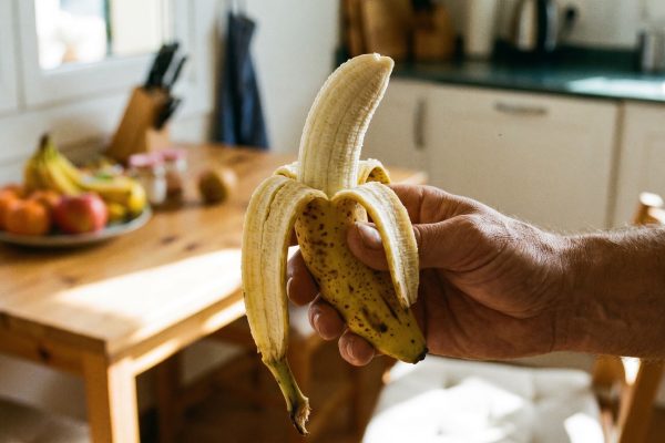 El secreto nutricional de las cáscaras de frutas y verduras: beneficios, usos y precauciones