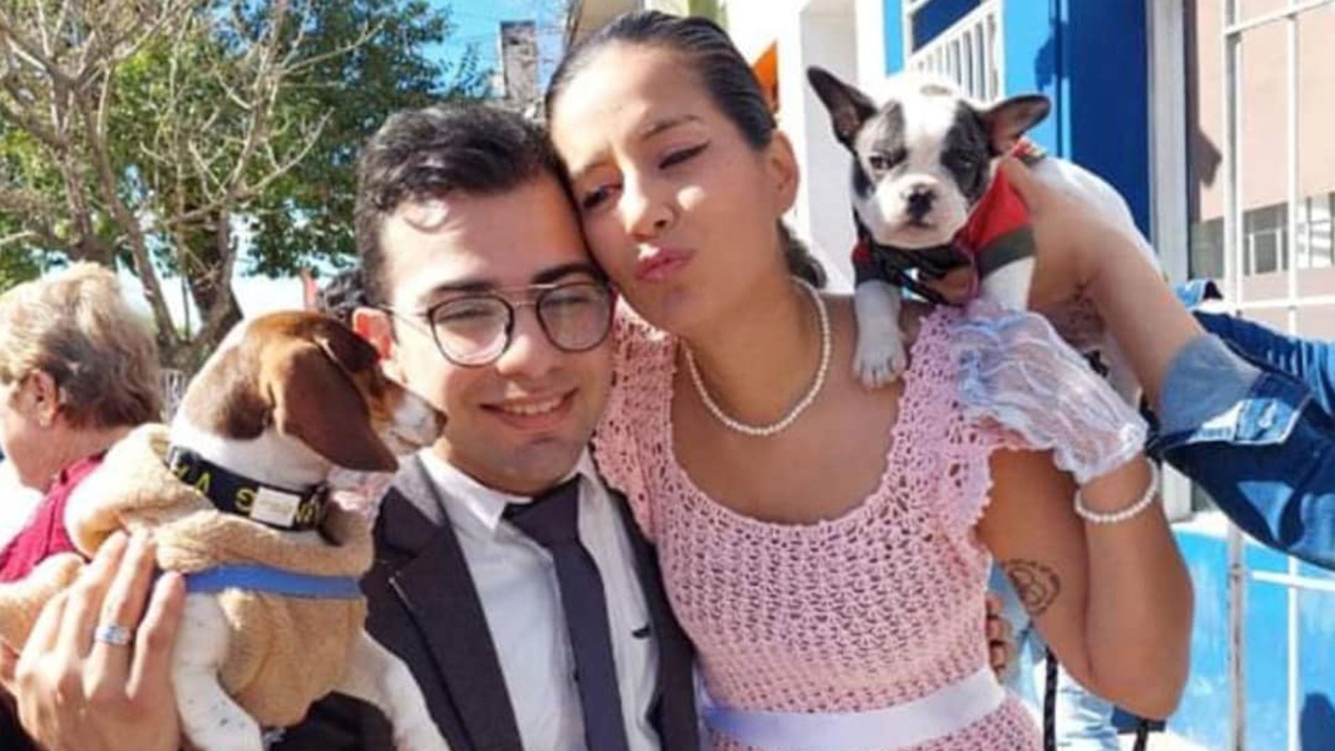 César Sena y Cecilia Strzyzowski el día de su casamiento