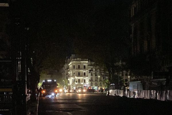 En medio de la ola polar, más de 13 mil usuarios siguen sin luz en el sur del Gran Buenos Aires