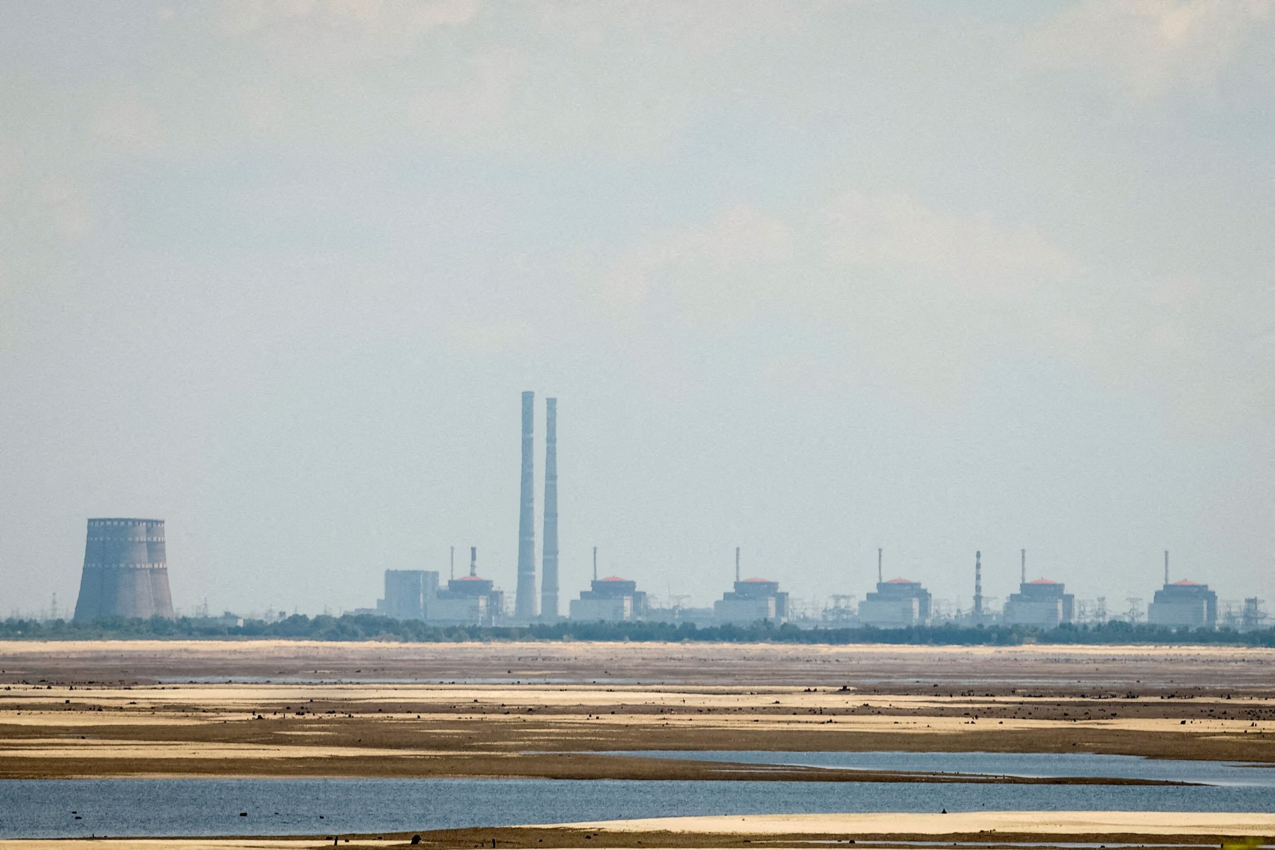 En medio de los ataques masivos rusos, Reino Unido suministrará uranio enriquecido a Ucrania para asegurar sus centrales nucleares