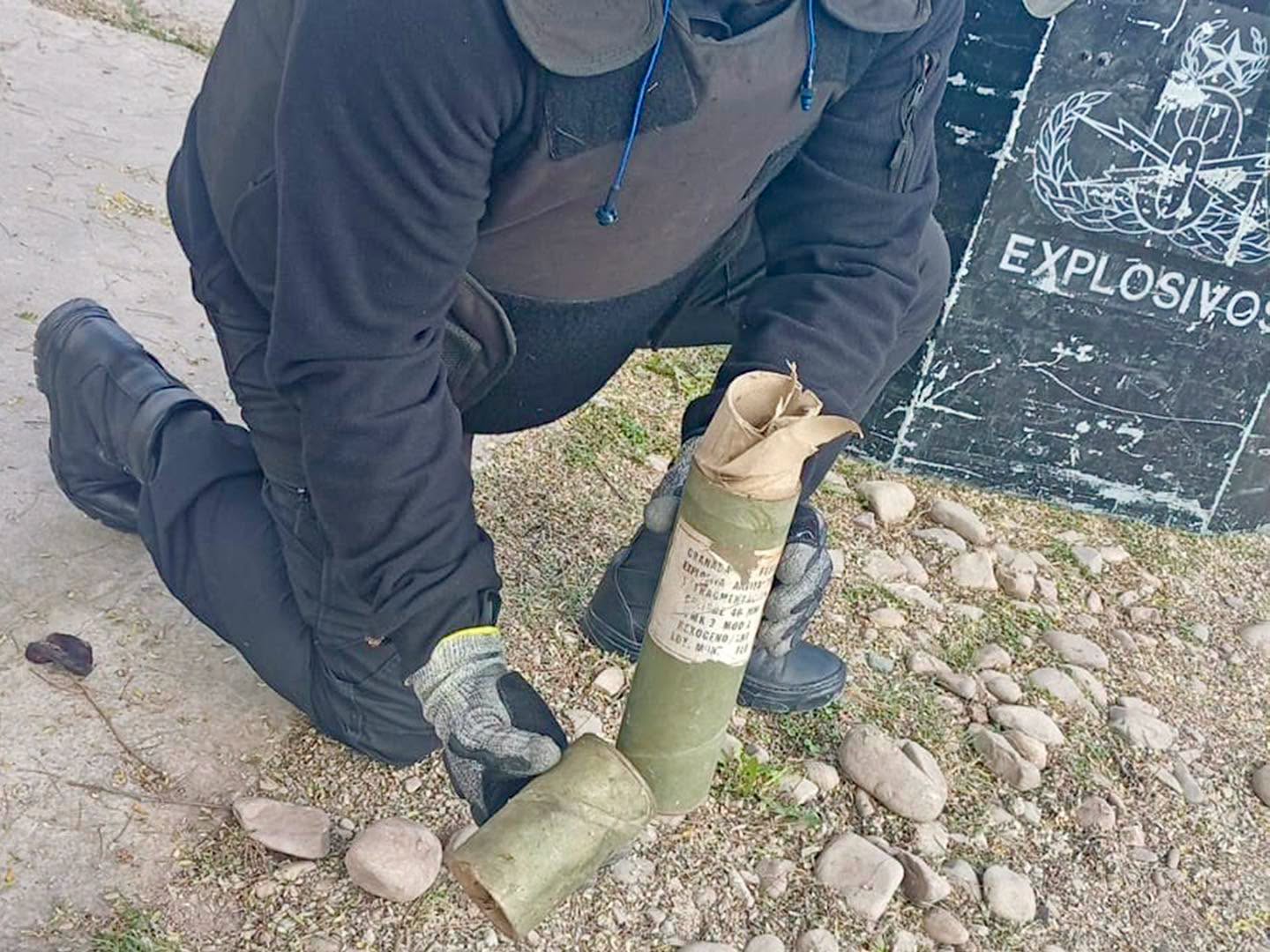 Tras el hallazgo realizaron una exhaustiva inspección en las inmediaciones del lugar (Foto: Ministerio de Seguridad de la Provincia de Jujuy)
