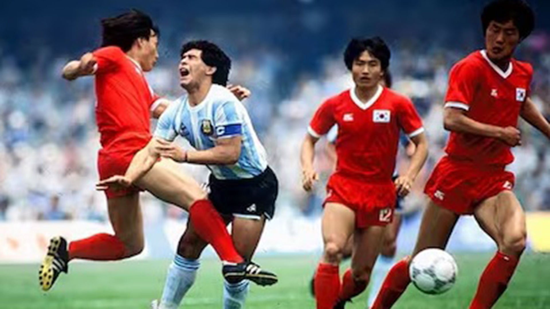 La icónica imagen, que recorrió el mundo y fue símbolo de las reiteradas infracciones de los coreanos sobre Maradona