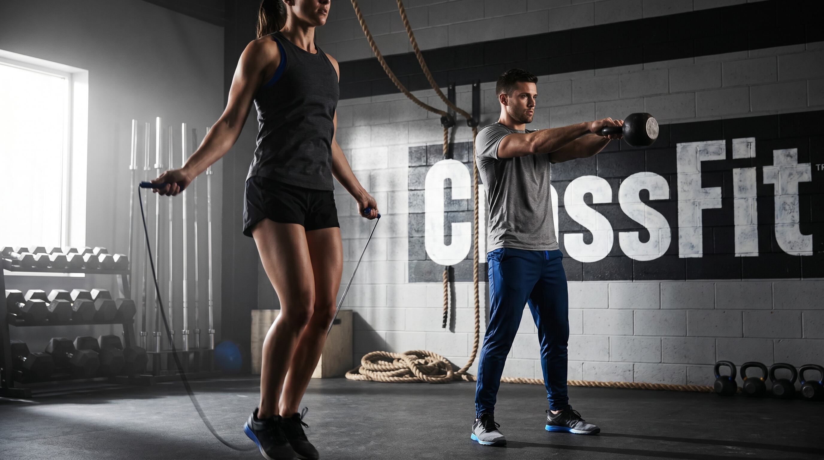 Expertos destacan que alternar ejercicios de fuerza y cardio aumenta la resistencia, la potencia y la motivación (Imagen Ilustrativa Infobae)