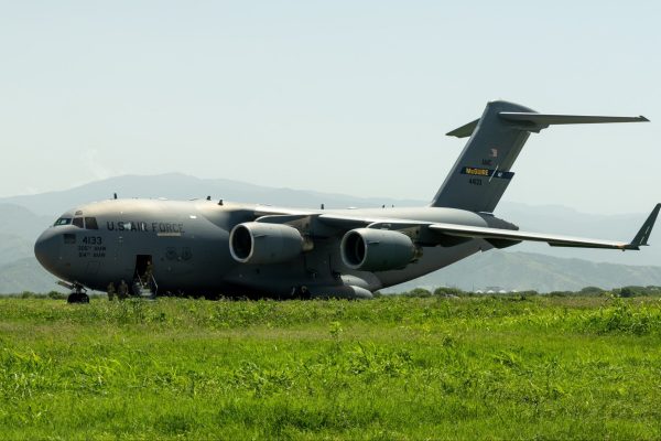 Estados Unidos elevó a más de USD 300 millones la ayuda a Venezuela y desplegó marines para reparar el puerto de La Guaira