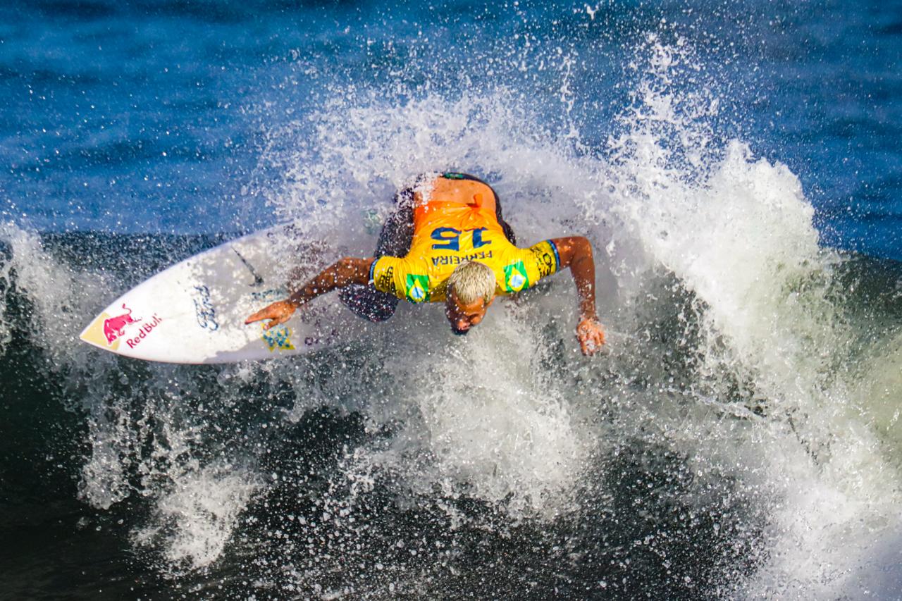 El brasileño Italo Ferreira obtuvo el segundo puesto masculino con 10.90 puntos, tras una reñida final frente a Fioravanti. (Cortesía: Secretaría de Prensa)