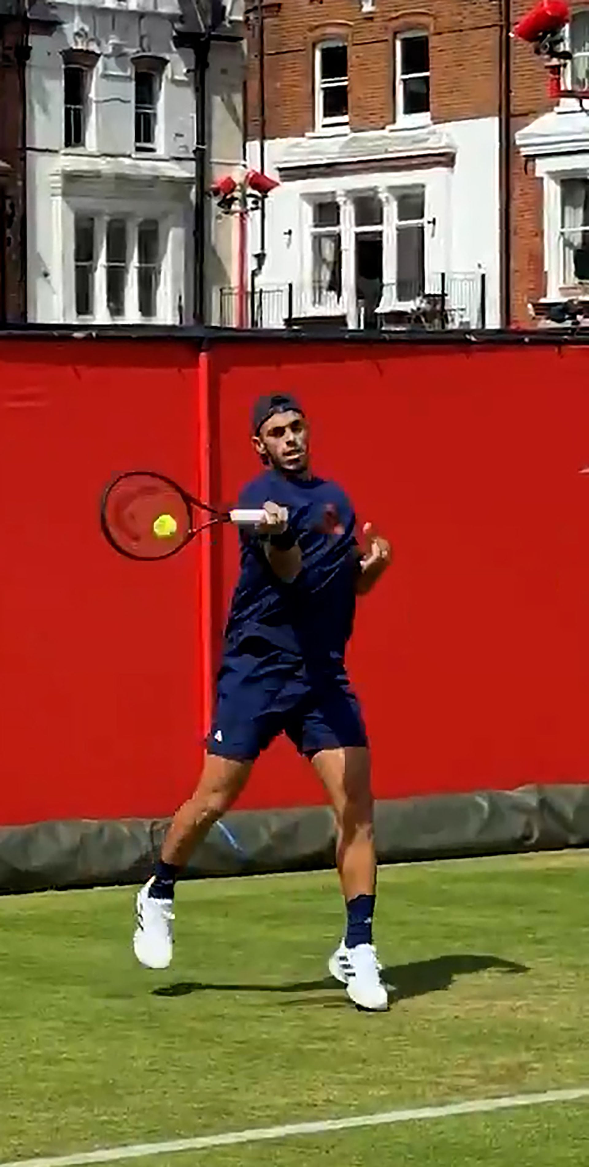 Francisco Cerúndolo tiene buenos antecedentes en césped: en 2023, ganó el ATP de Eastbourne (Fuente: captura de video)