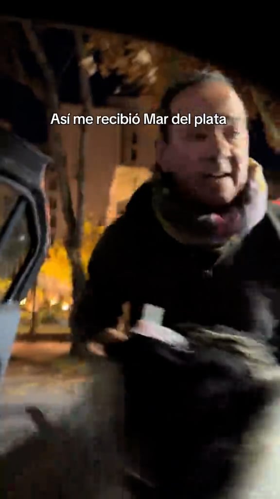 El taxista les reclamó a Abril y su madre un monto extra por la descarga del equipaje.