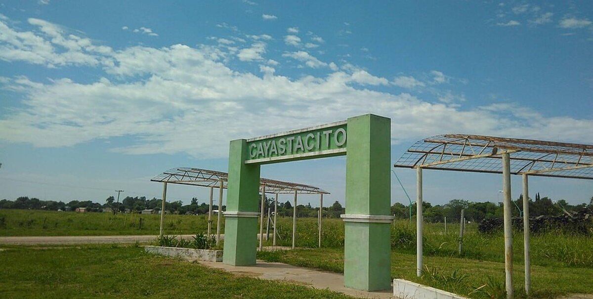 La avioneta fue hallada en un campo entre las localidades de Cayastá y Cayastacito. (Googlpe Maps)