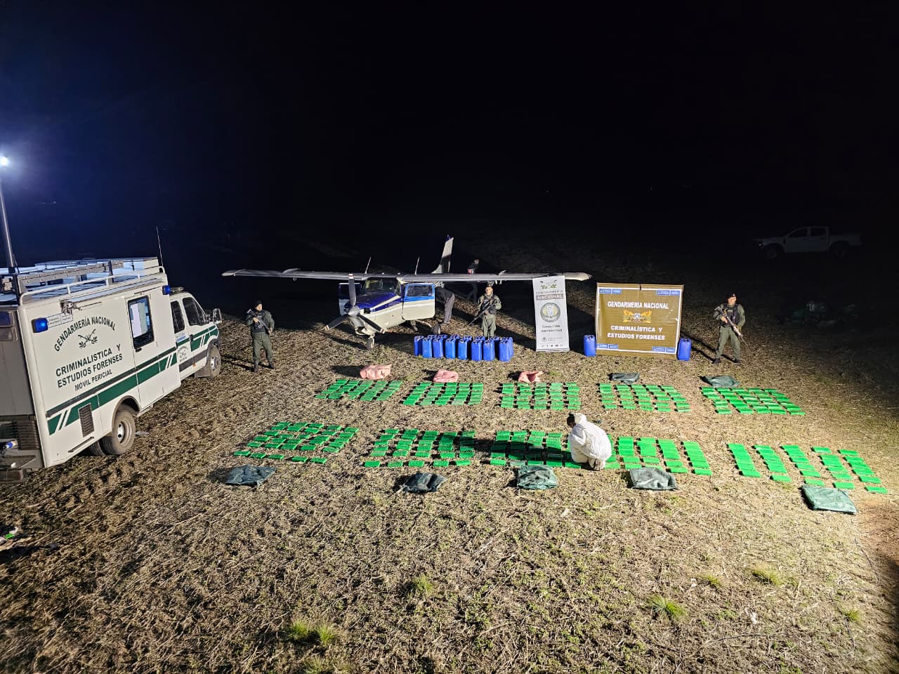 Hallaron una avioneta abandonada en un campo de Santa Fe e investigan su vínculo con el narcotráfico
