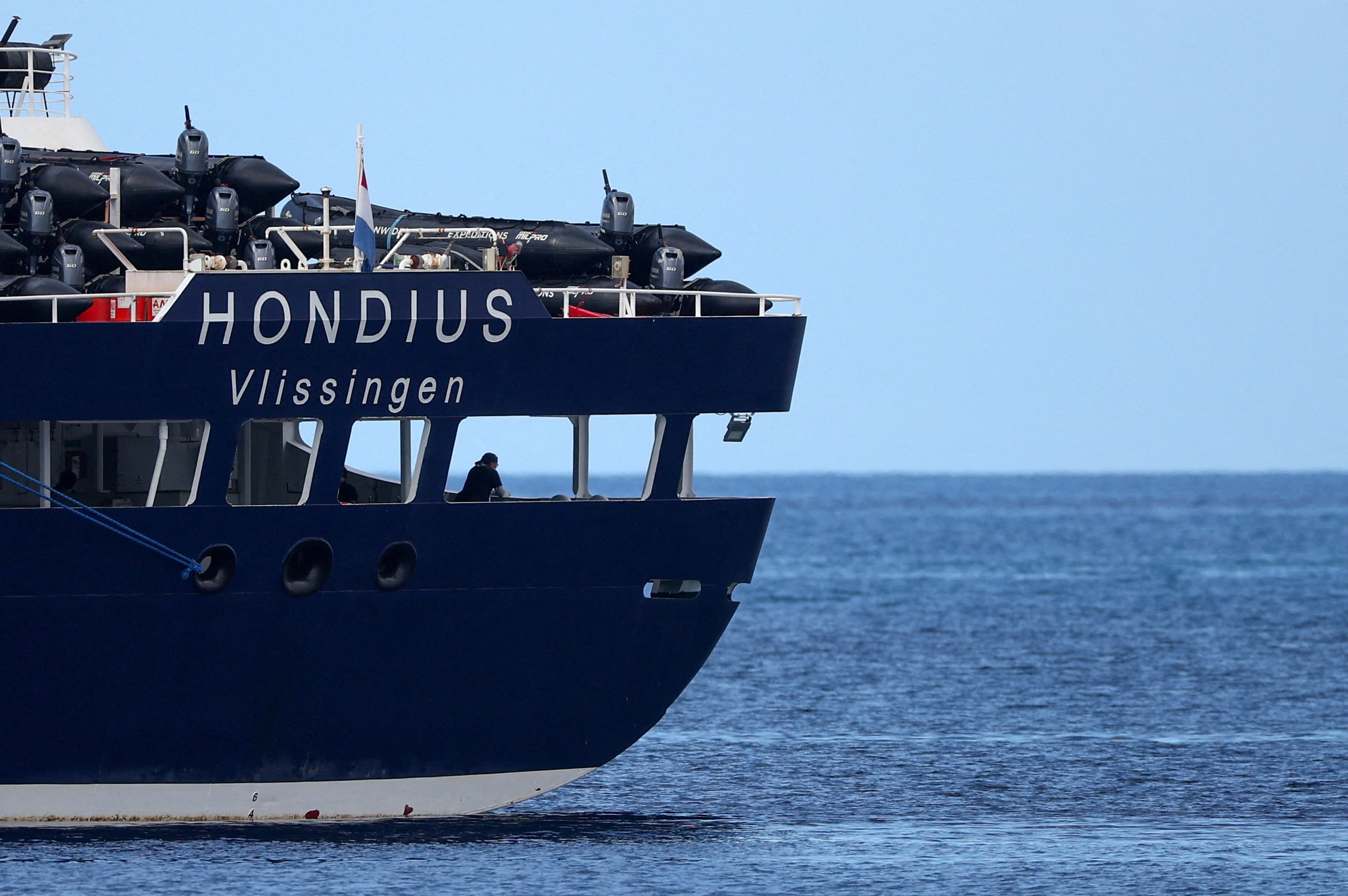 El episodio fue vinculado al MV Hondius, que zarpó de Ushuaia, Argentina, el 1 de abril de 2026, con 147 pasajeros y tripulantes (Reuters)