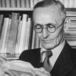 Hermann Hesse, escritor alemán: “El pájaro rompe el cascarón. El cascarón es el mundo. Quien quiera nacer tiene que destruir un mundo”