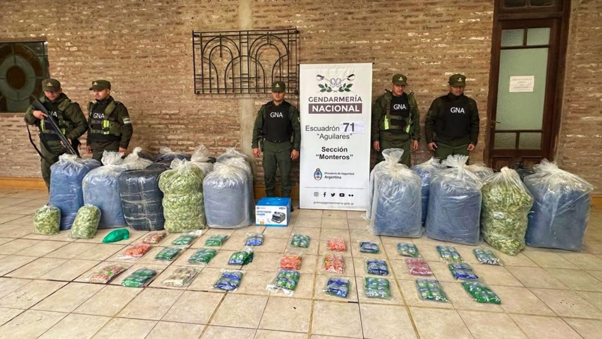 Huían de un control de Gendarmería, chocaron contra una camioneta y mataron a dos personas: llevaban 457 kilos de hojas de coca