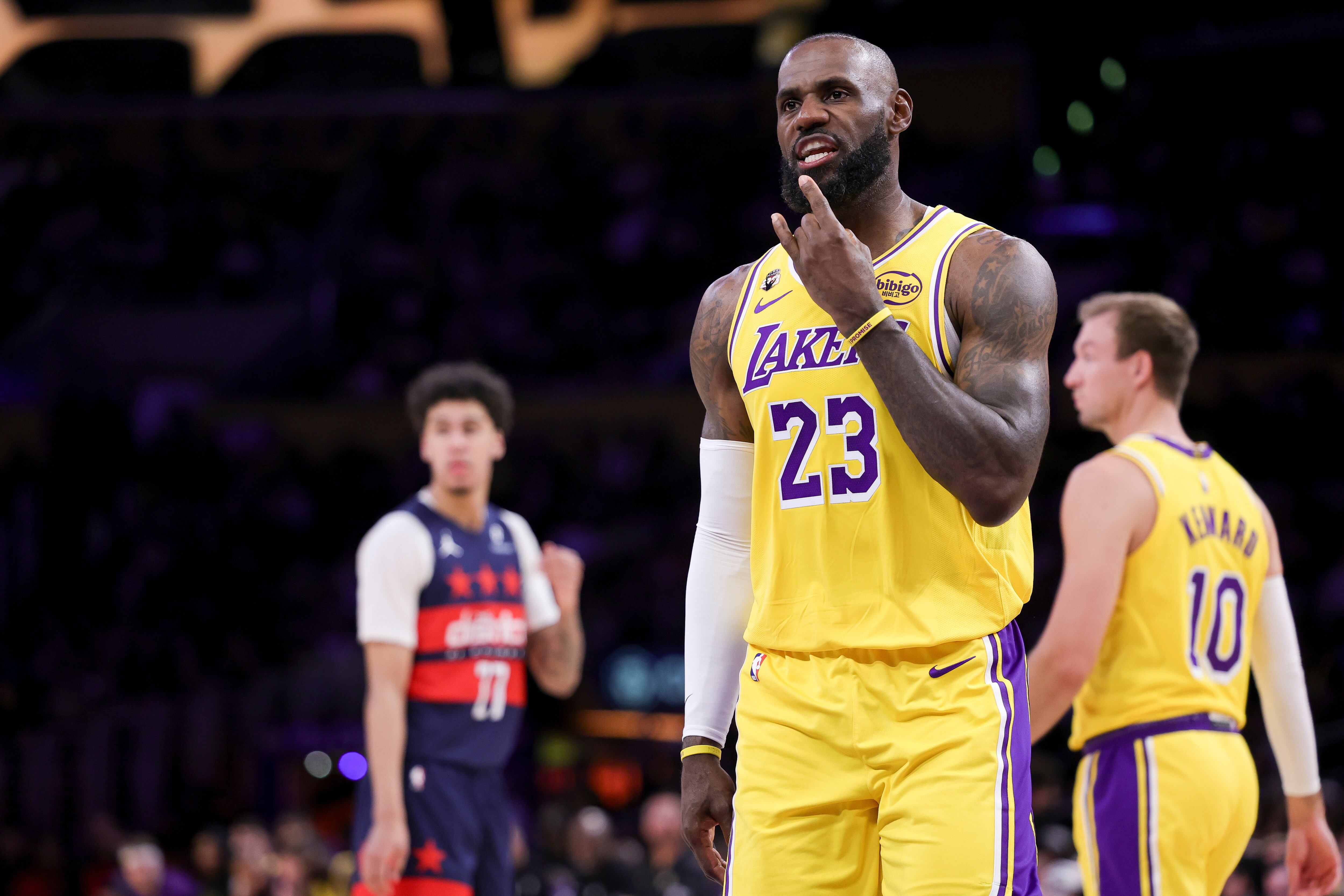 James defendió la camiseta de los Lakers durante ocho temporadas (Foto AP/Ryan Sun)