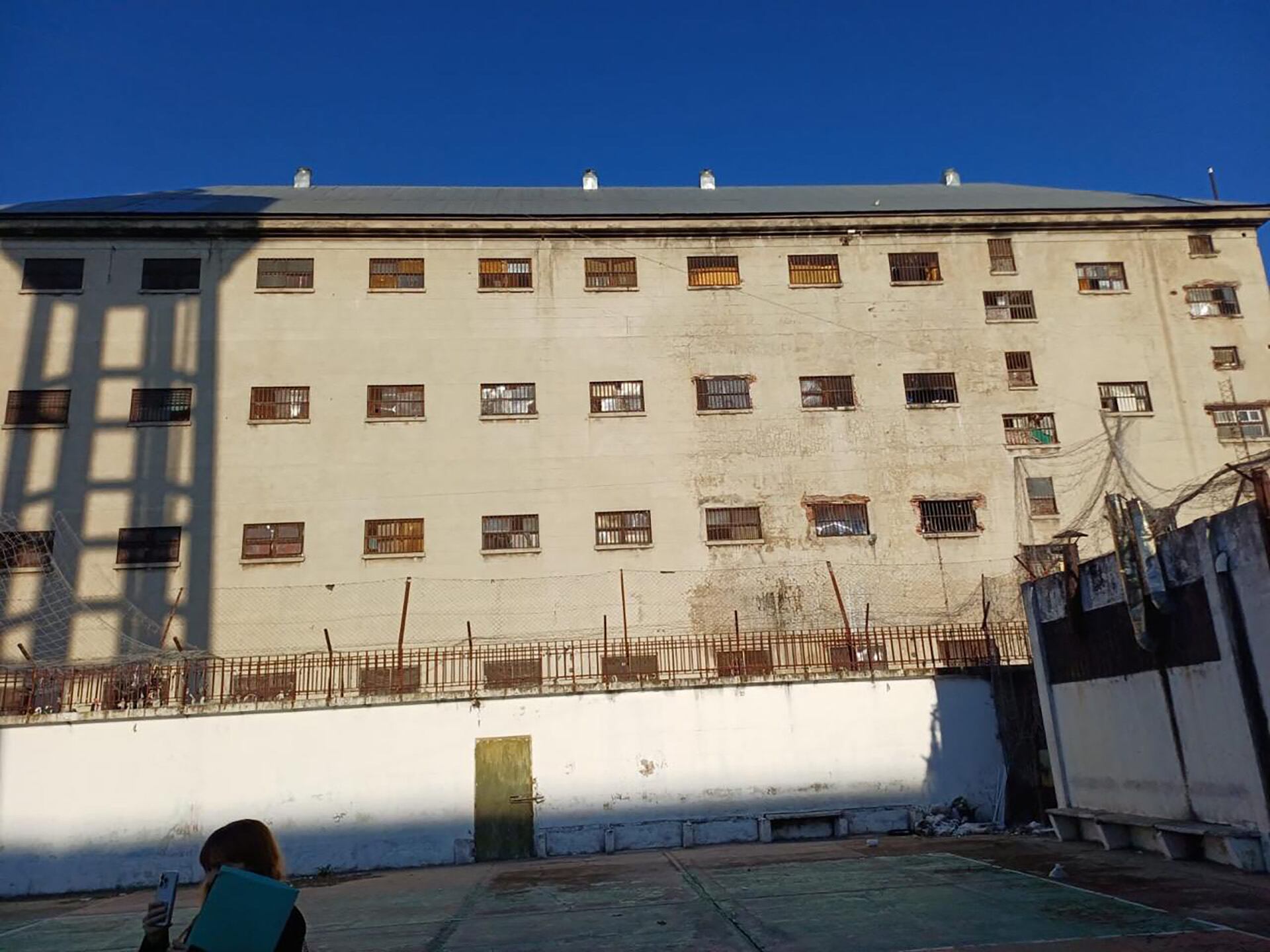 Inspectores judiciales y de derechos humanos auditaron la cárcel de Devoto y exigieron mejoras en higiene, salud y educación