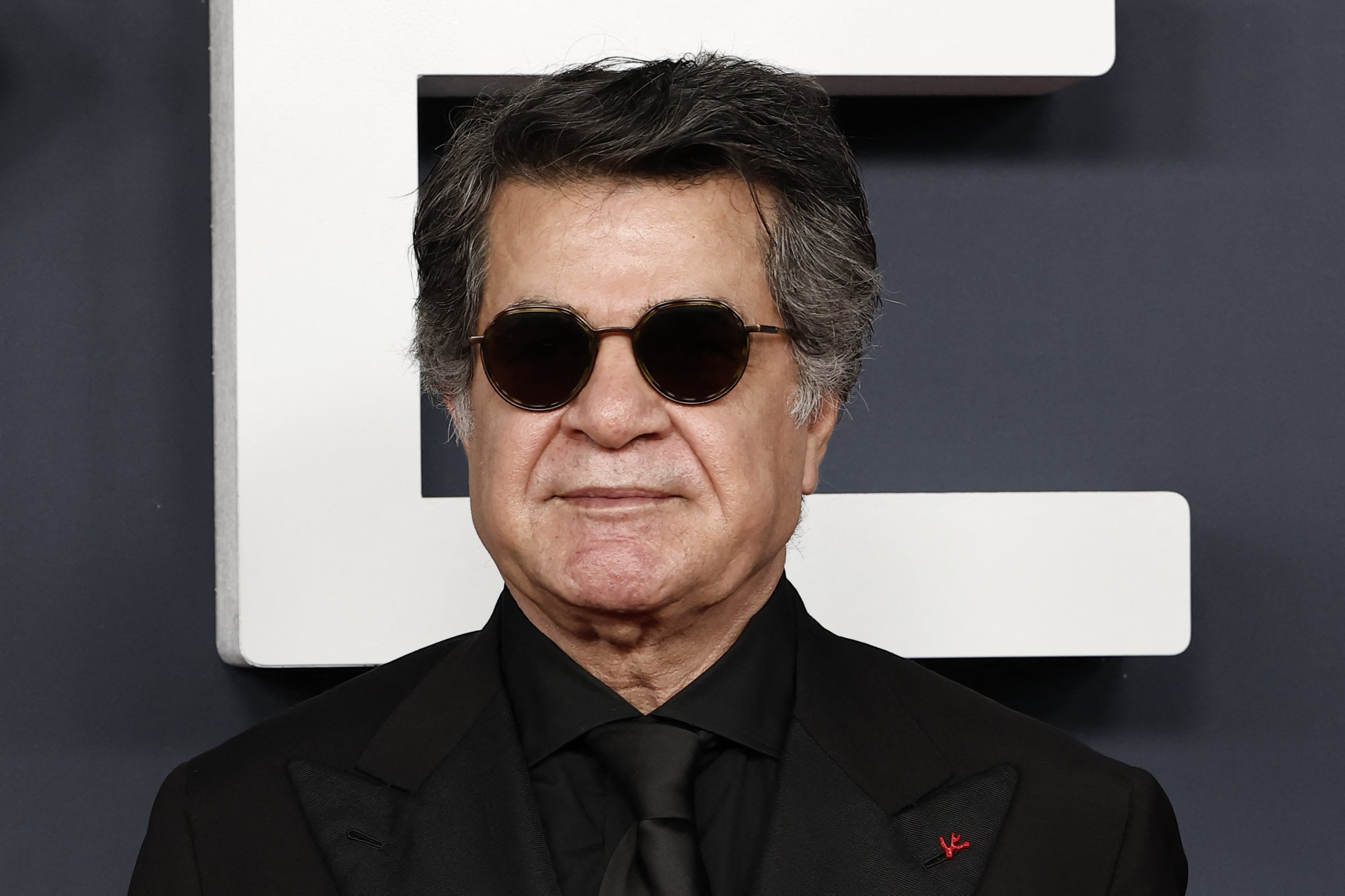 Jafar Panahi se pone en la alfombra roja durante las llegadas de los invitados a la 51ª ceremonia de los Premios César en París, Francia, el 26 de febrero de 2026
REUTERS/Benoit Tessier