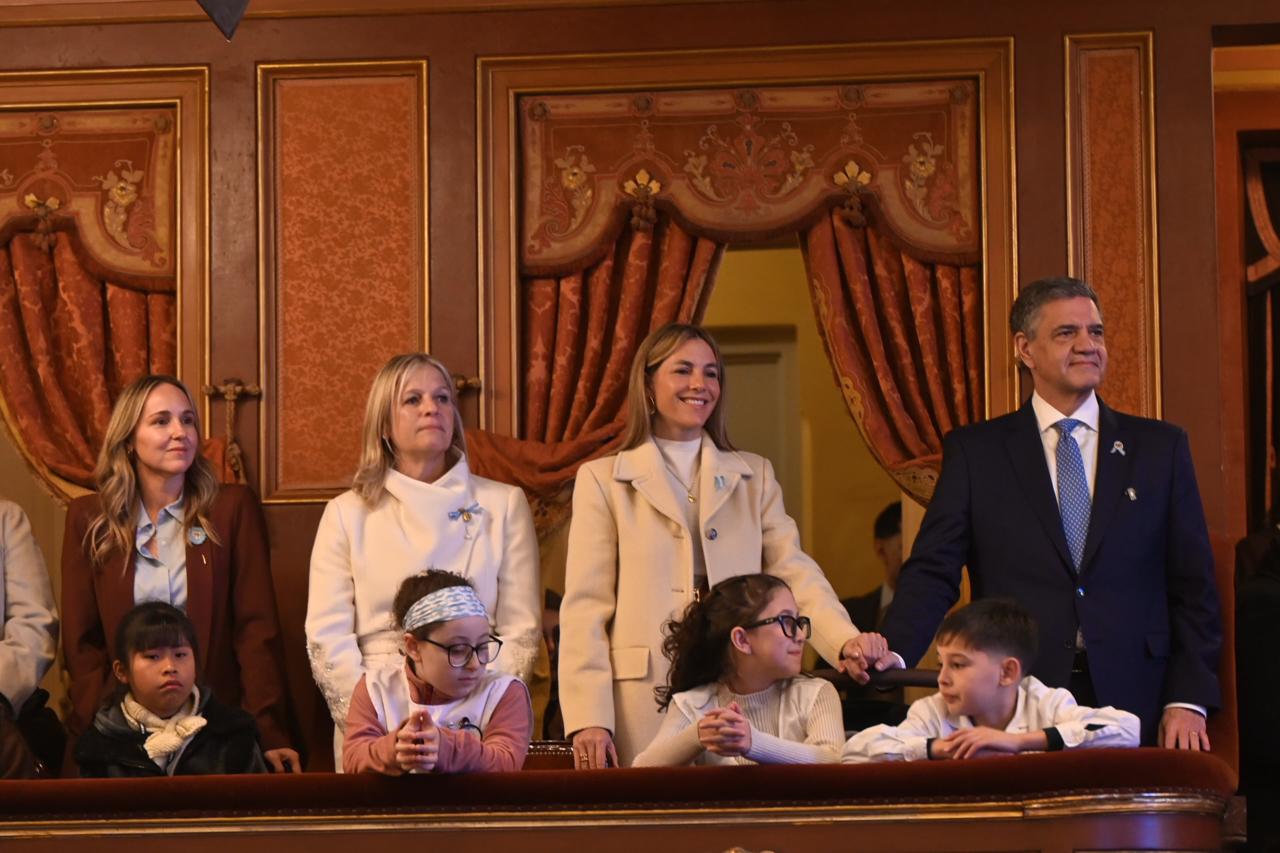 Jorge Macri junto a Belén Ludueña y Clara Muzzio