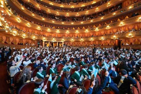 Jorge Macri encabezó el acto de promesa de lealtad a la bandera en el Teatro Colón: “Es ese sello de unidad que nos da identidad”