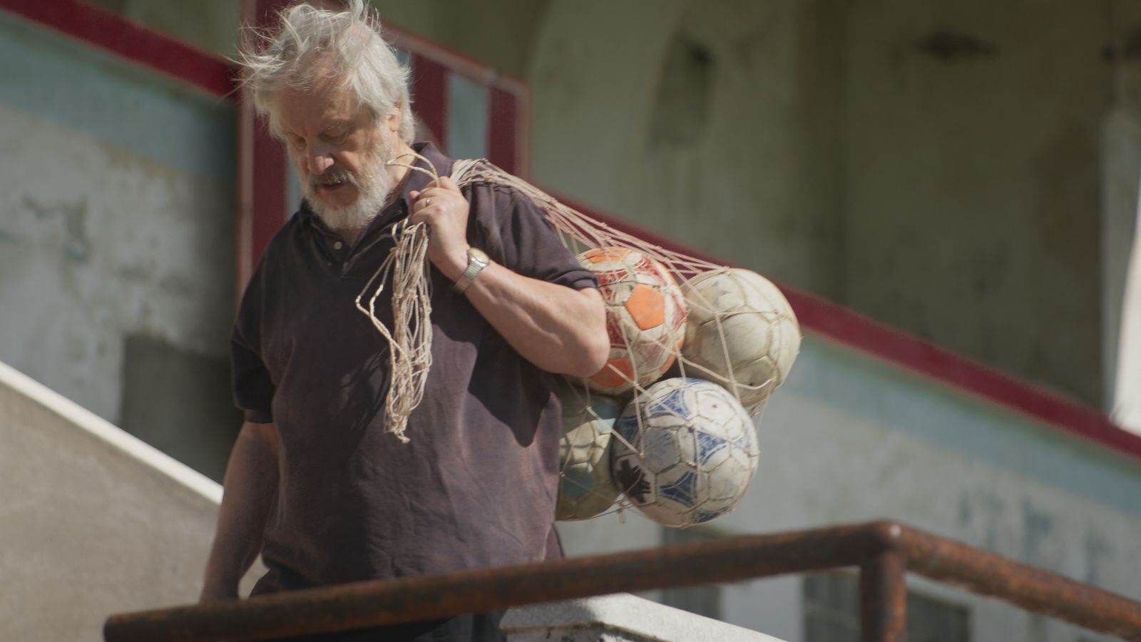 Jorge Marrale como Titi Malvestiti en La casaca de Dios