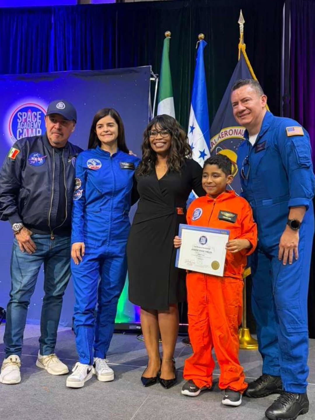 Joven hondureño regresa de la NASA con formación en robótica y misión de impulsar la ciencia en el país