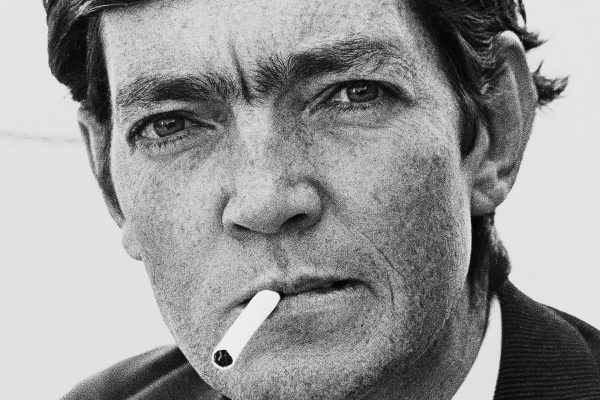 Julio Cortázar, escritor argentino: “El único sentimiento que no es verdaderamente nuestro es la esperanza; le pertenece a la vida, es la vida misma defendiéndose”