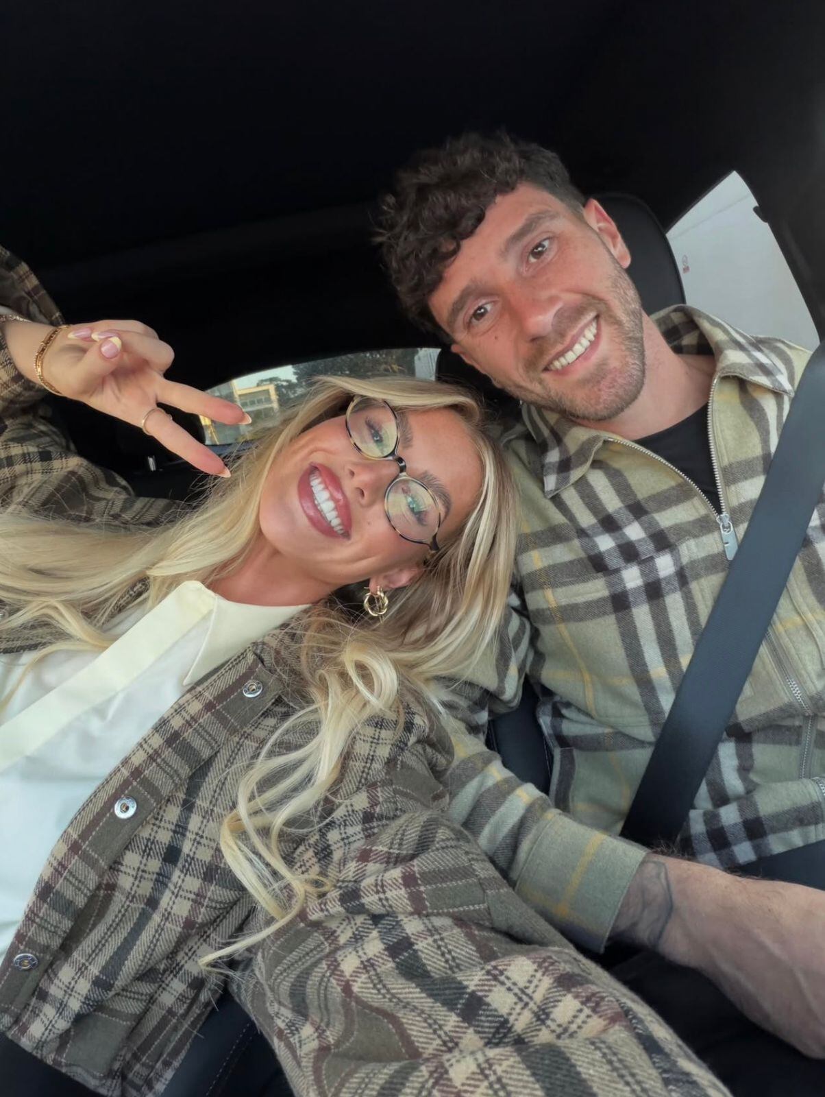 La pareja muestra su felicidad en las redes (Instagram: @_kelci.rose_)