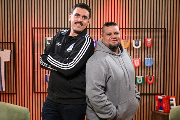 Kristian Ramírez: “Aparte de cantar en Los del Fuego, trabajo de encargado”